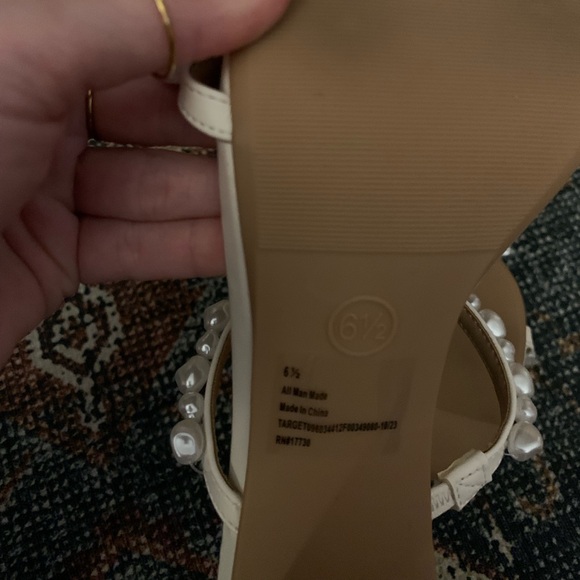 A new day target heels great condition. - Picture 2 of 5